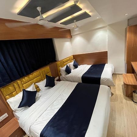 Hotel Palak Villa 阿穆达巴 外观 照片