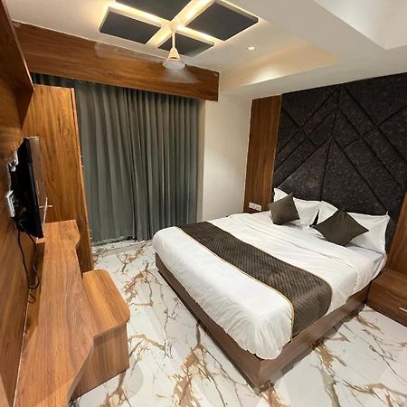 Hotel Palak Villa 阿穆达巴 外观 照片