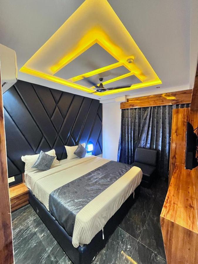 Hotel Palak Villa 阿穆达巴 外观 照片