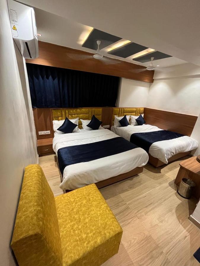 Hotel Palak Villa 阿穆达巴 外观 照片