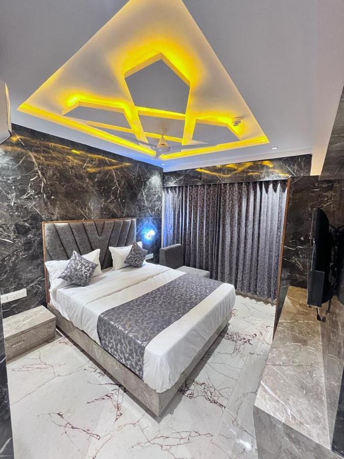 Hotel Palak Villa 阿穆达巴 外观 照片