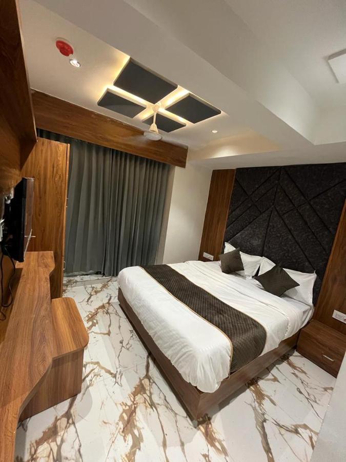 Hotel Palak Villa 阿穆达巴 外观 照片