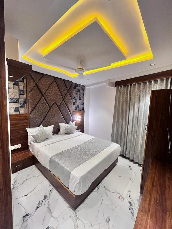 Hotel Palak Villa 阿穆达巴 外观 照片
