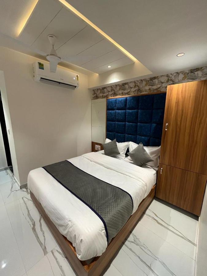 Hotel Palak Villa 阿穆达巴 外观 照片
