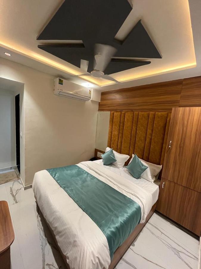 Hotel Palak Villa 阿穆达巴 外观 照片