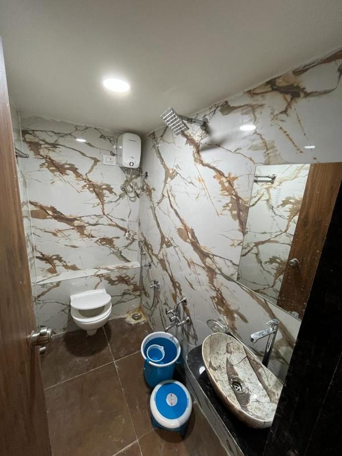 Hotel Palak Villa 阿穆达巴 外观 照片