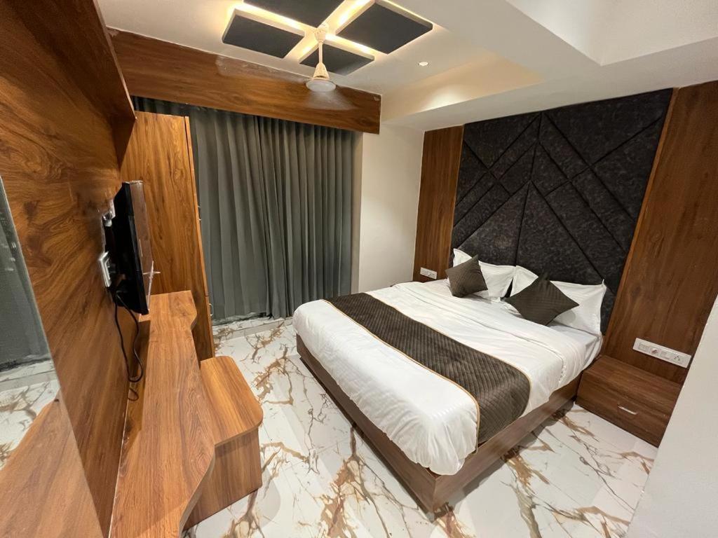 Hotel Palak Villa 阿穆达巴 外观 照片