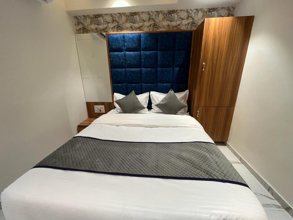 Hotel Palak Villa 阿穆达巴 外观 照片
